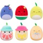 SQUISHMALLOWS Rejtély illatú plüssjáték, 20 cm - gyümölcs