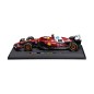 Bburago – RACE F1-es versenyautó Ferrari SF-25 .2025 sisakkal, 44 Lewis Hamilton, 1:18